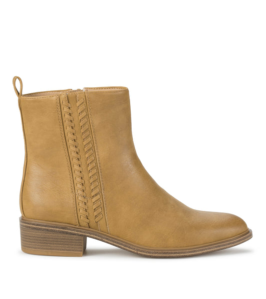 Avana - Whiskey - Outside