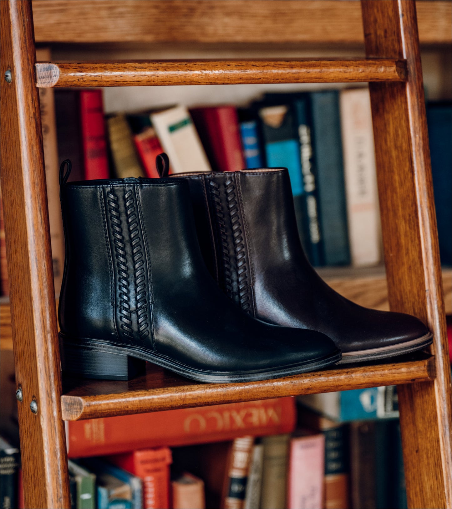 Avana - Black - Lifestyle Image