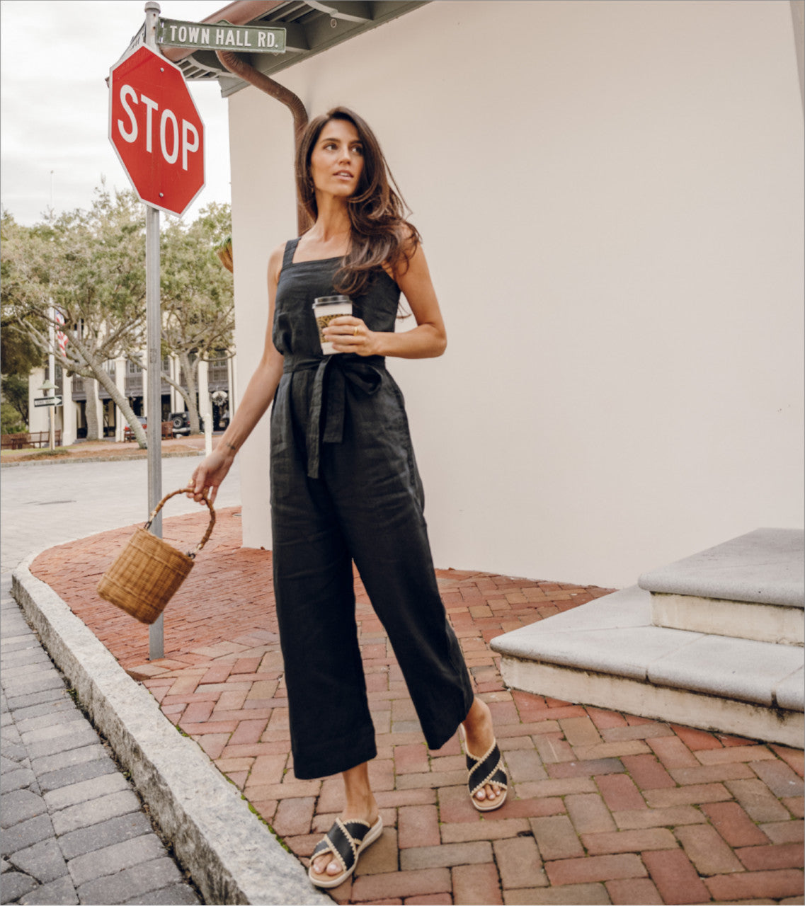 Dolinda - Black Leather - Lifestyle Image