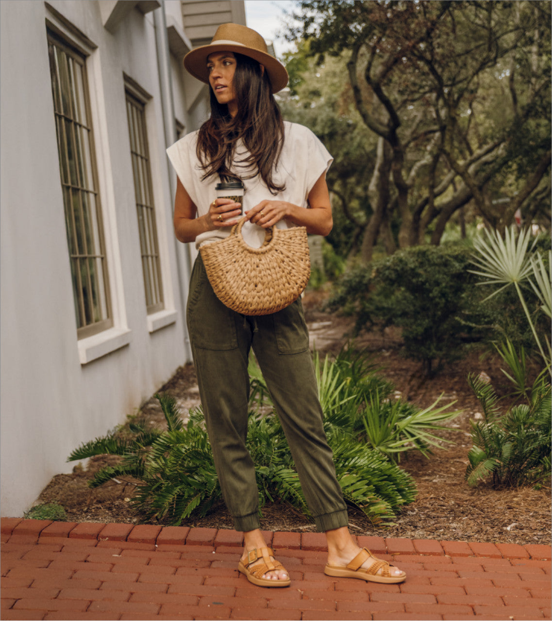 Emmery - Dune - Lifestyle Image