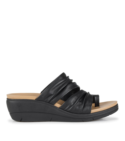Erla - Black - Outside