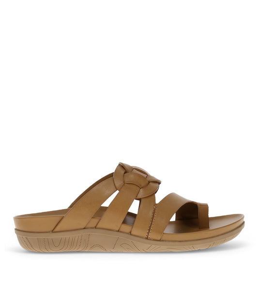 Julianne - Caramel - Outside