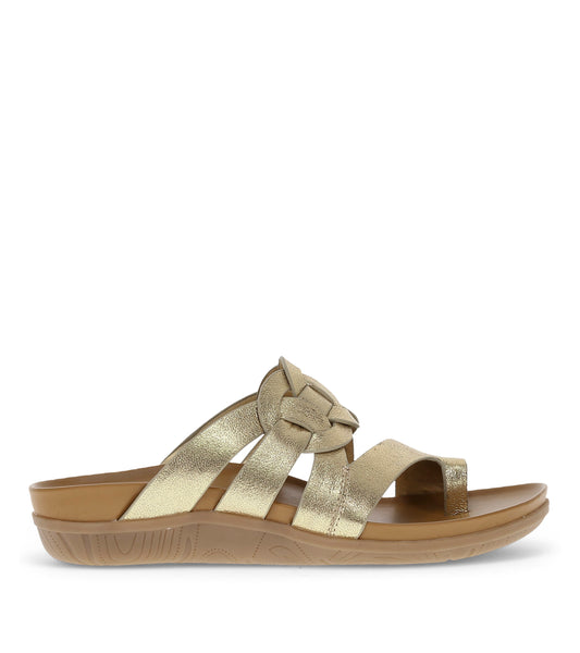 Julianne - Old Gold - Outside