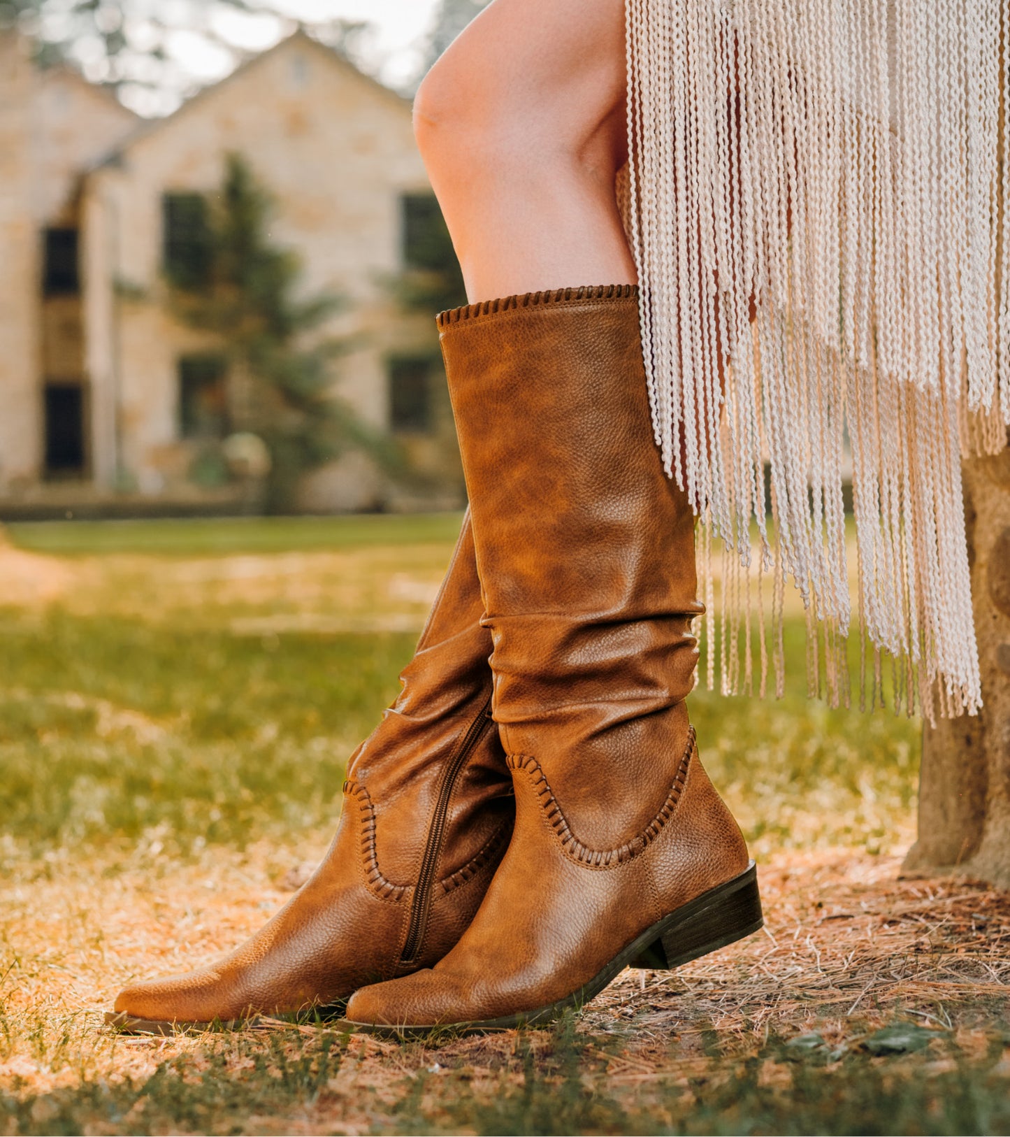 Nilla - Saddle - Lifestyle Image