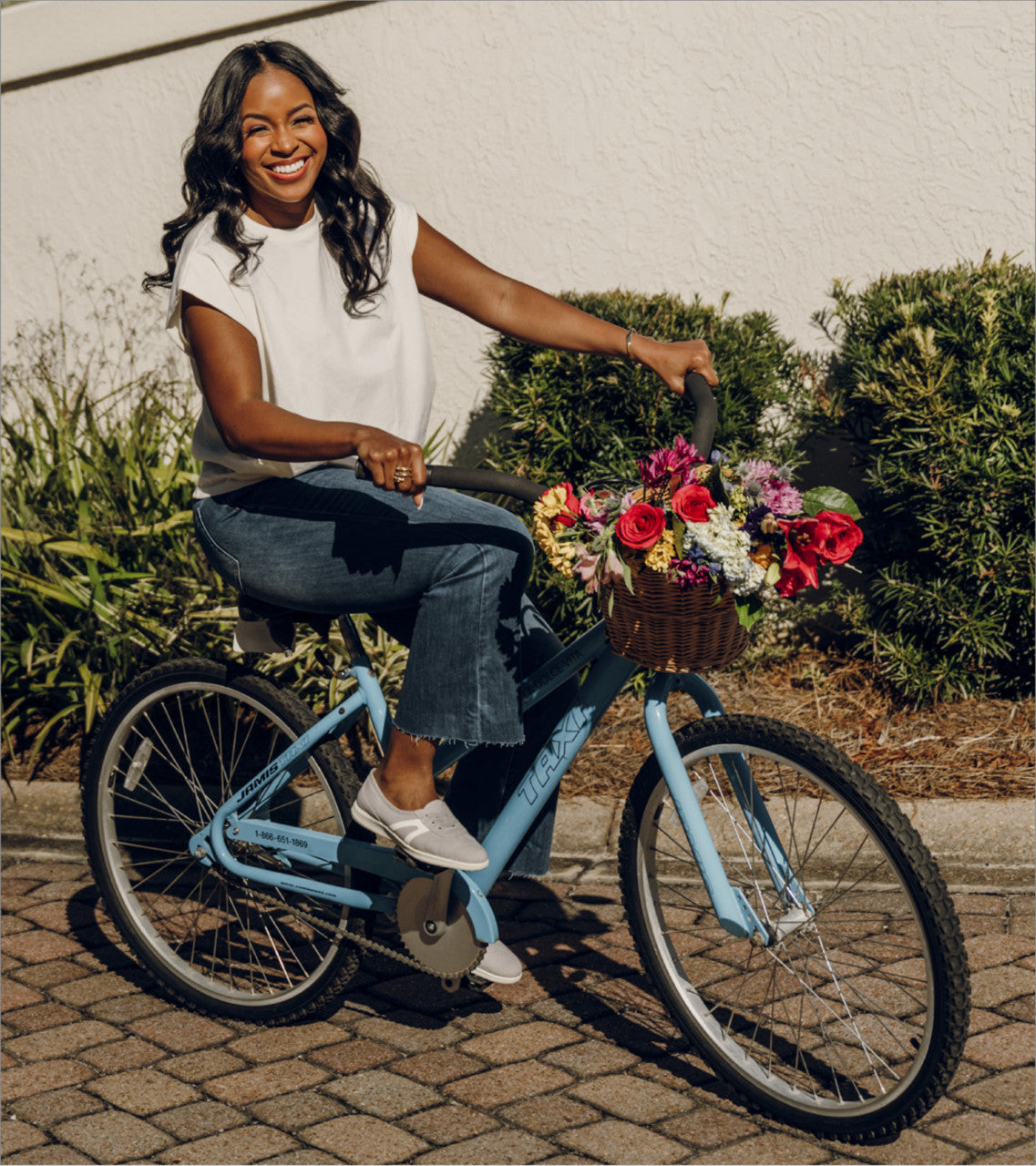 Vannie - Light Steel - Lifestyle Image