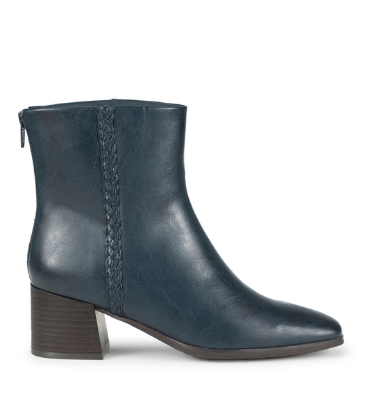 Wakely - Dark Navy - Outside