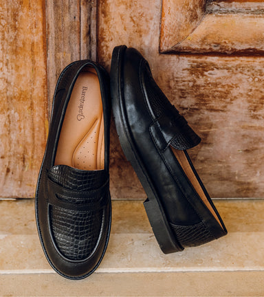 Calli - Black Croco - Lifestyle Image