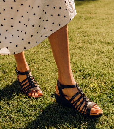 Enara - Black - Lifestyle Image