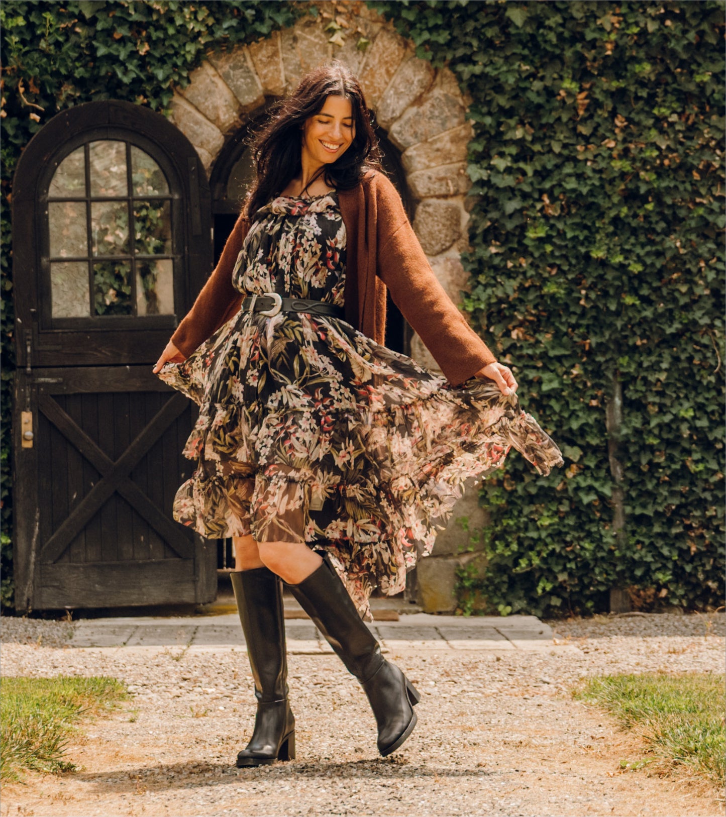 Gretchin - Black - Lifestyle Image