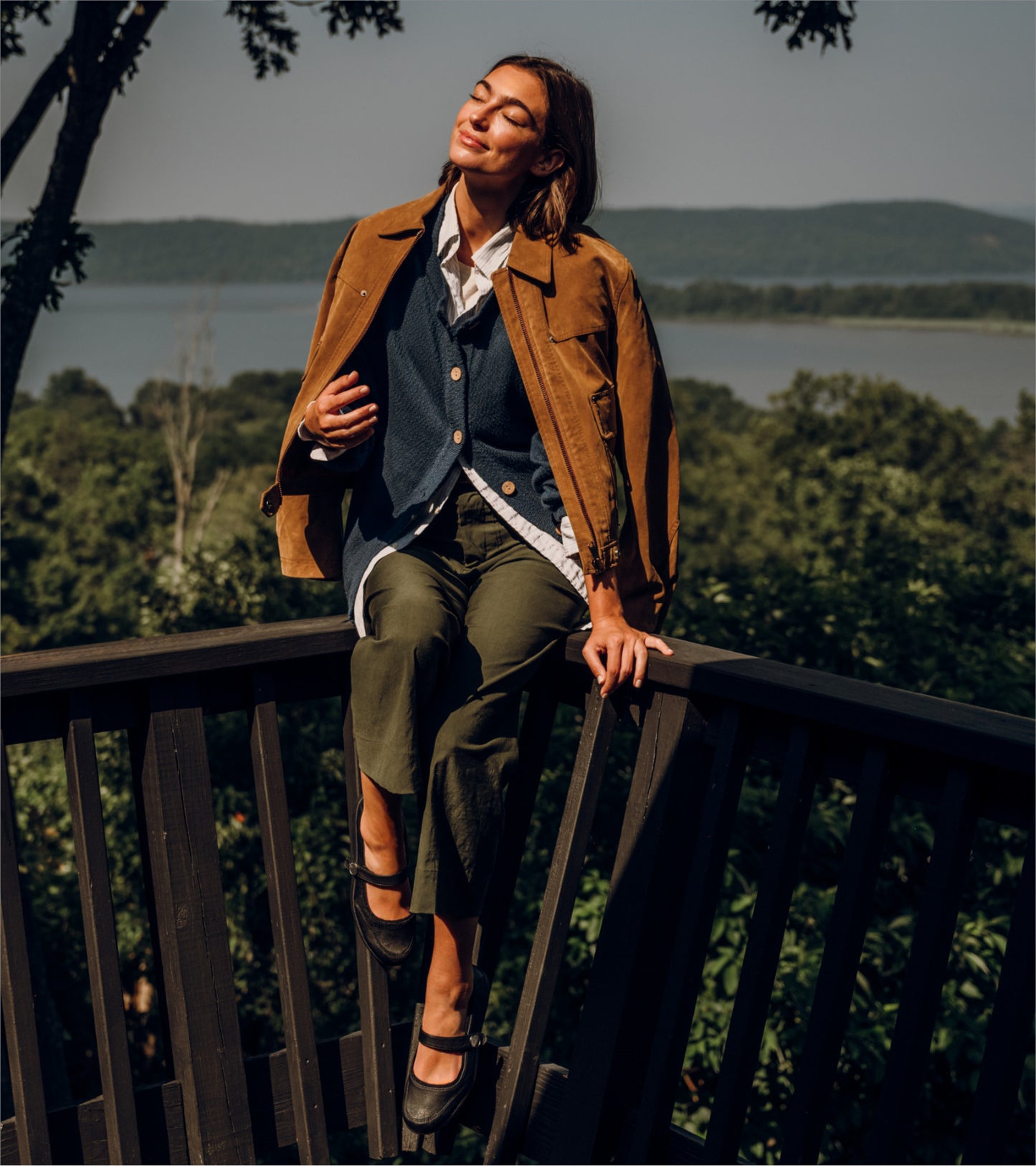 Joesie - Black/Black - Lifestyle Image