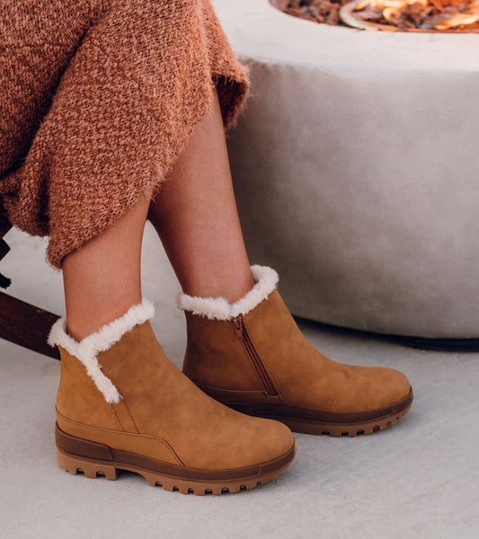 Noemi - Cognac - Lifestyle Image