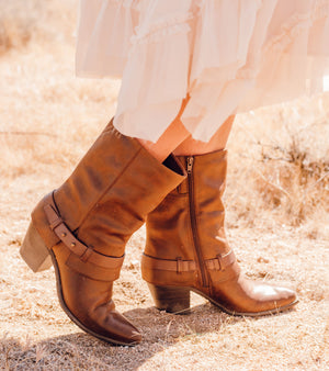 Baretraps Women s Yamura Midi Boots Brush Brown Size 7.5M